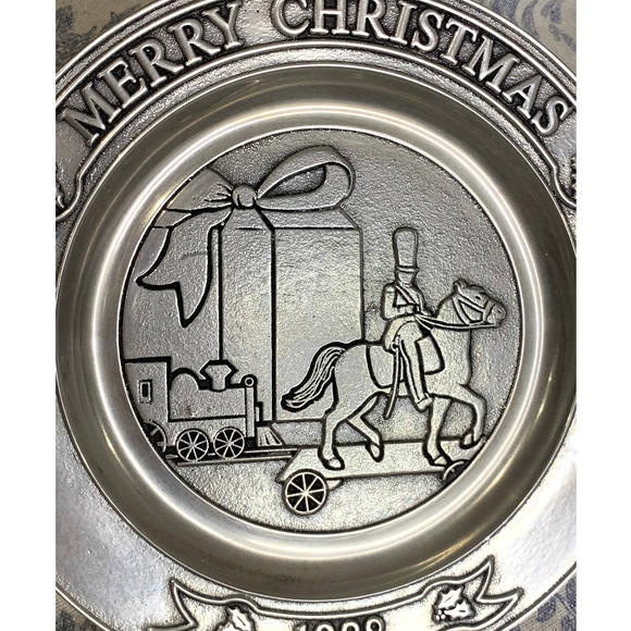 Vintage 1988 Wilton Armetale Annual Pewter Christmas Plate - Picture 2 of 4